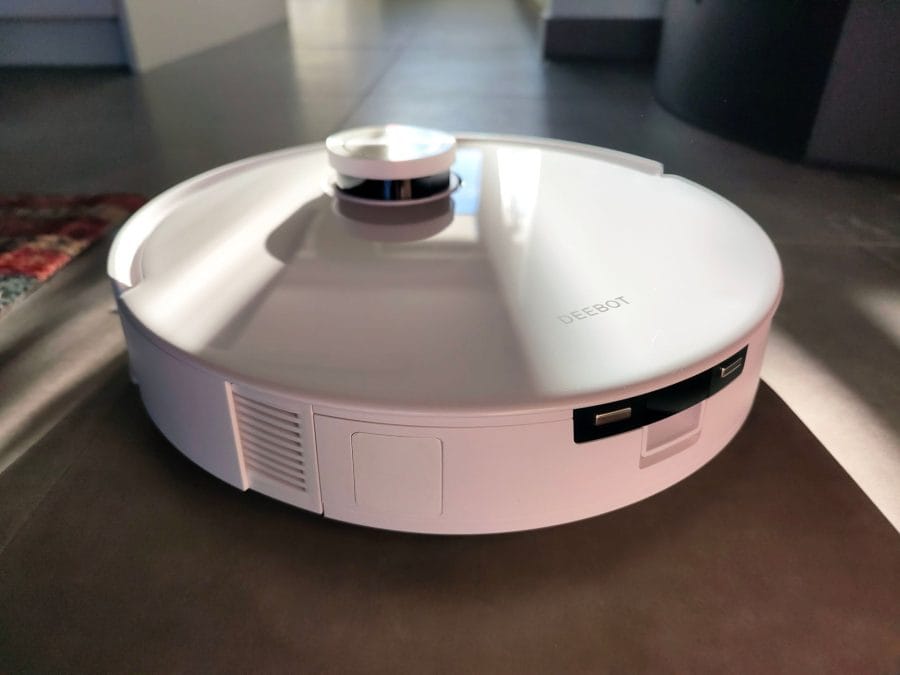 ECOVACS DEEBOT T10 Plus Lifestyle Photo