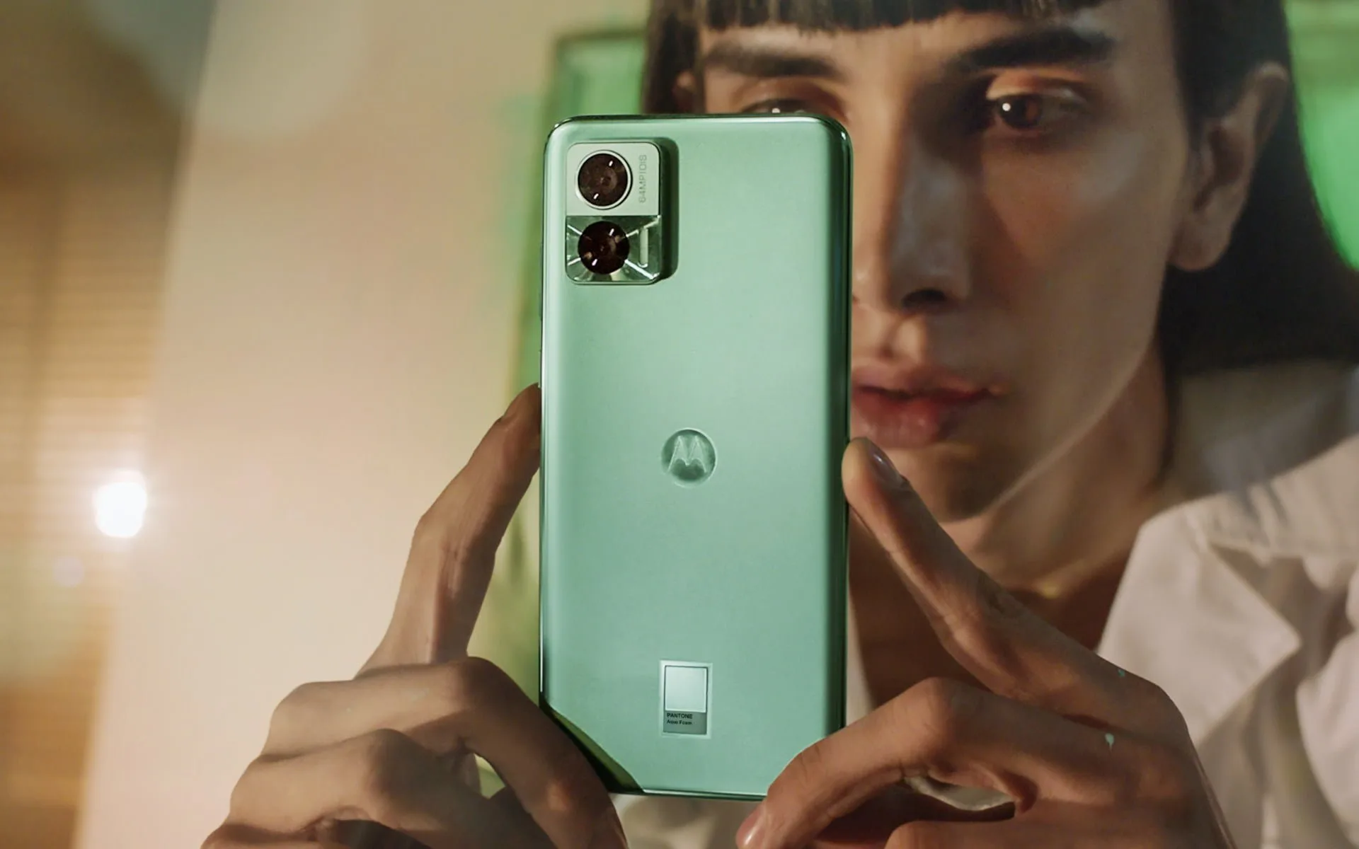 Motorola Edge 30 Neo in colore Aqua Foam