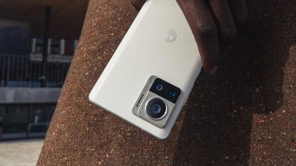 رؤوس عرض Motorola Edge 30 Series Ultra و Fusion و Neo Presentation