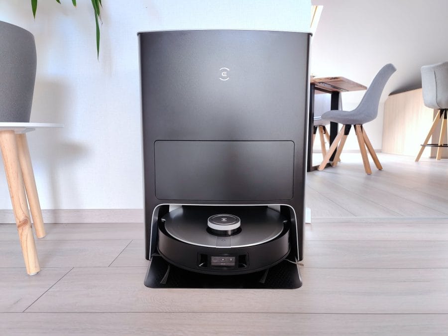 ECOVACS DEEBOT X1 OMNI vacuum robot with cleaning station