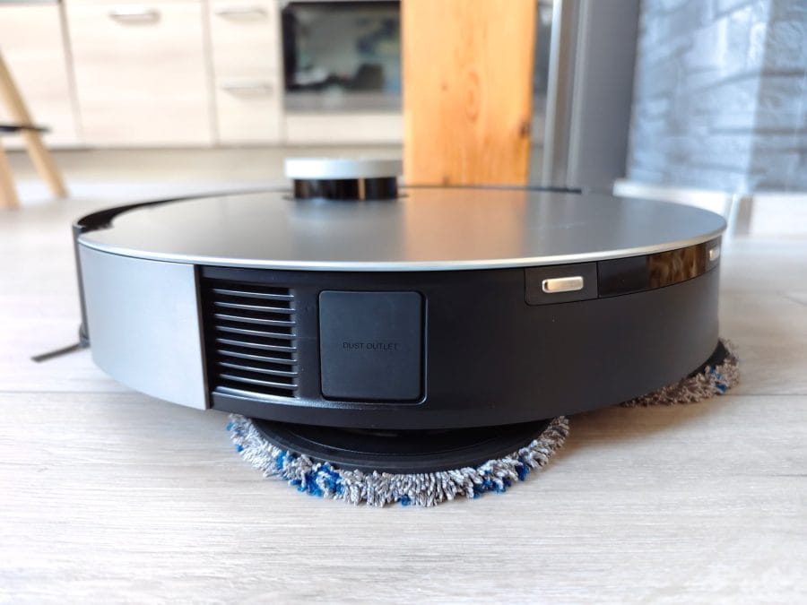 ECOVACS DEEBOT X1 OMNI для мытья полов.