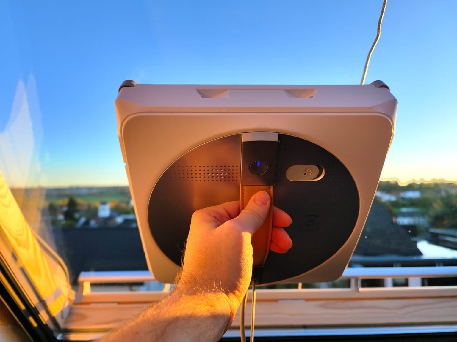 ECOVACS WINBOT W1 Pro Review - the window cleaning robot really makes ...