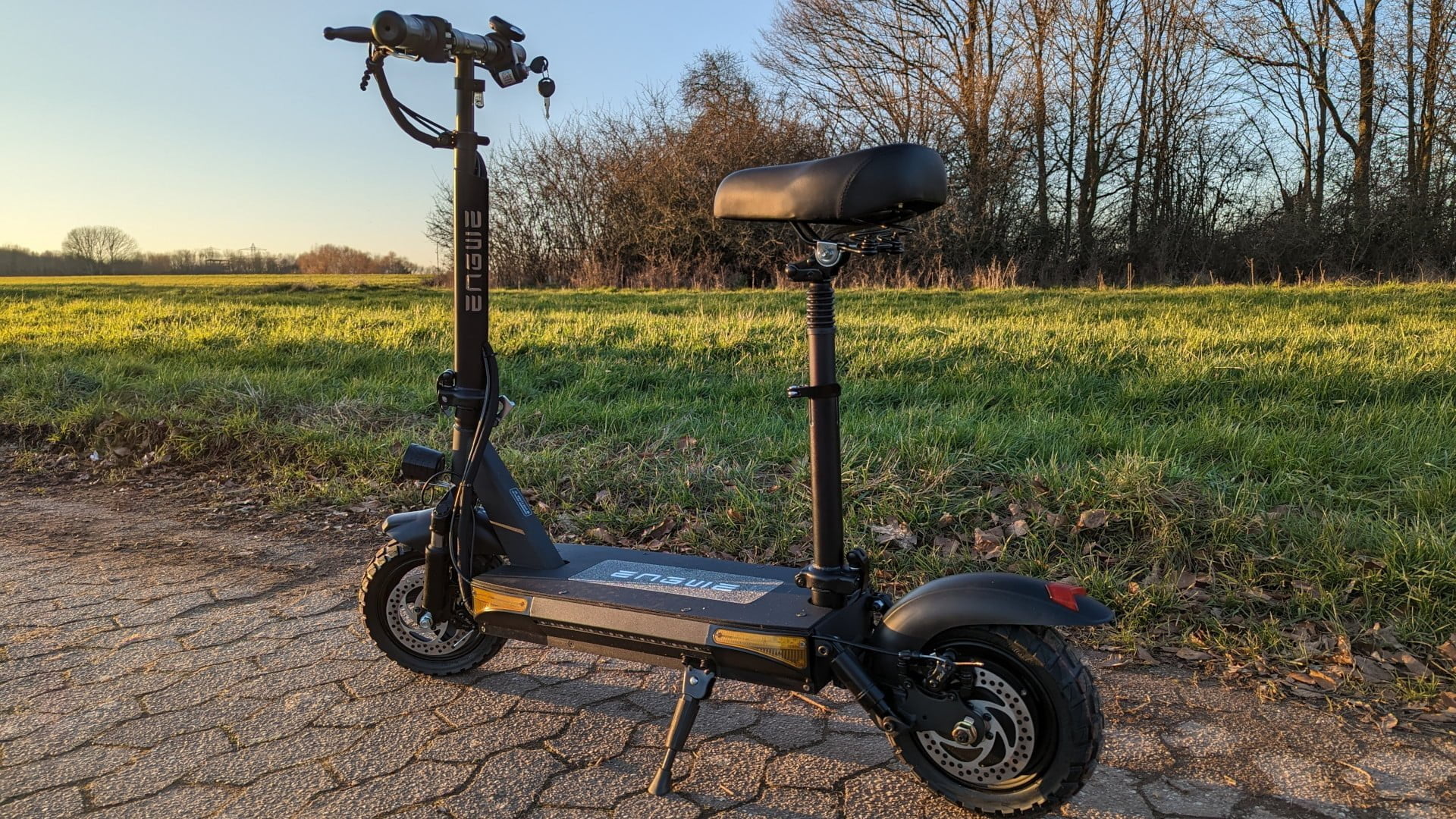 En-tête d'examen du scooter électrique ENGWE S6
