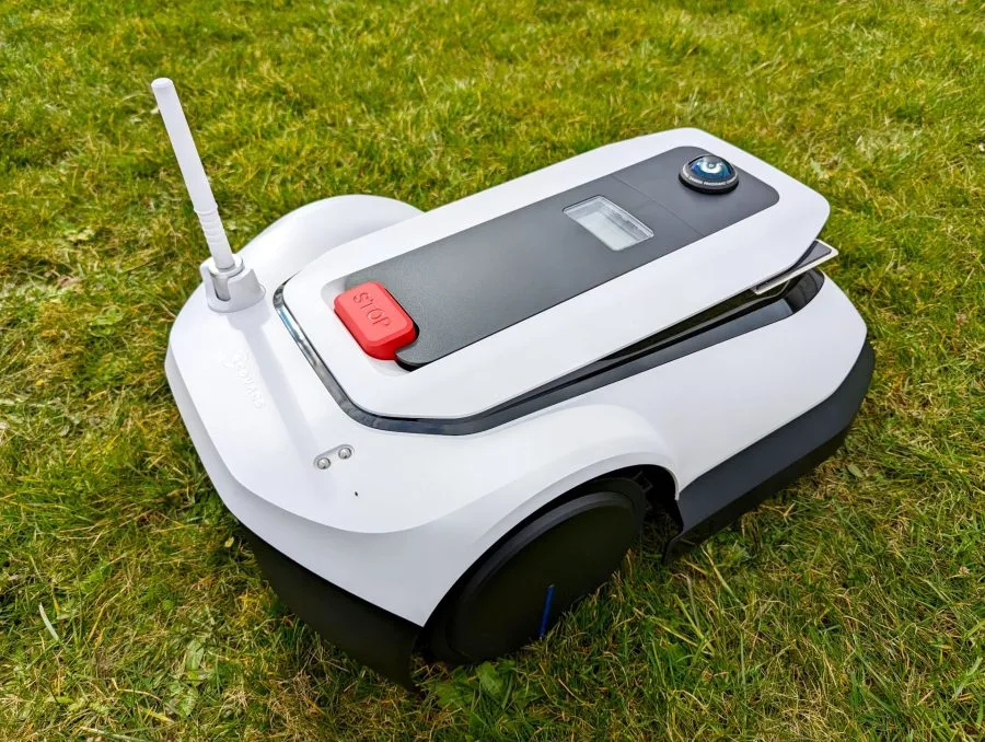 ECOVACS GOAT G1 na boki od tyłu