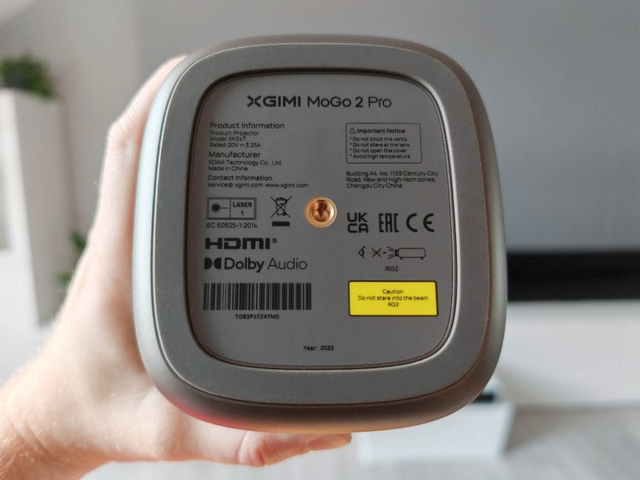 XGIMI MoGo 2 Pro bottom with tripod thread