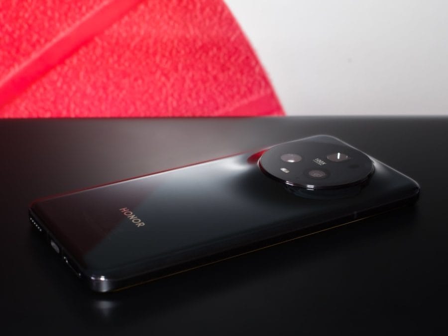 HONOR Magic 5 Pro deitado na parte de trás