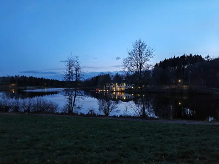 HONOR Magic 5 Pro hovedkamera testbillede Twilight Lake (1)