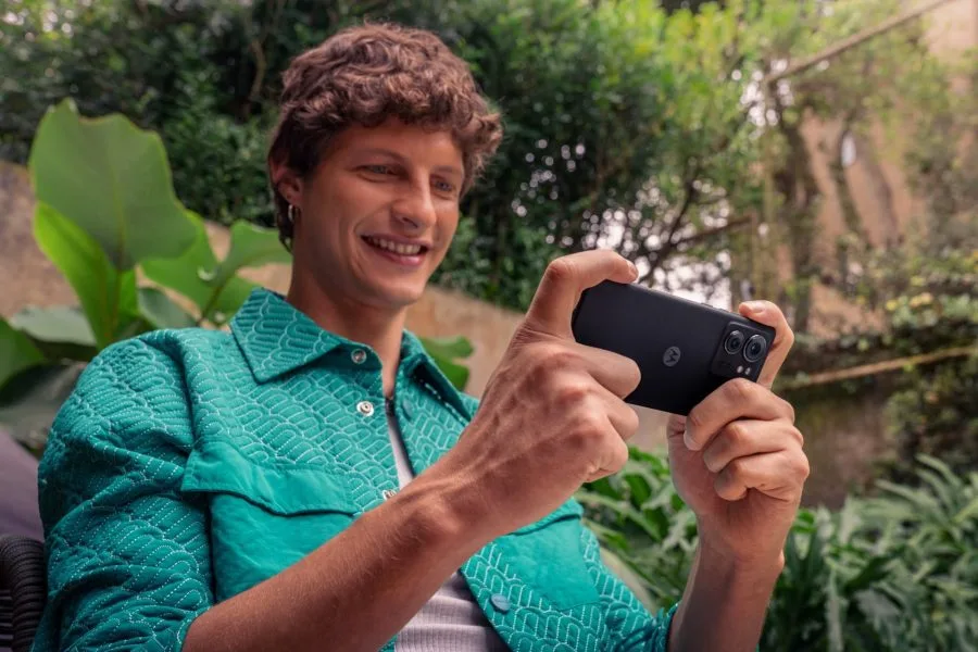 Motorola Edge 40 Lifestyle Image Eclipse Siyah