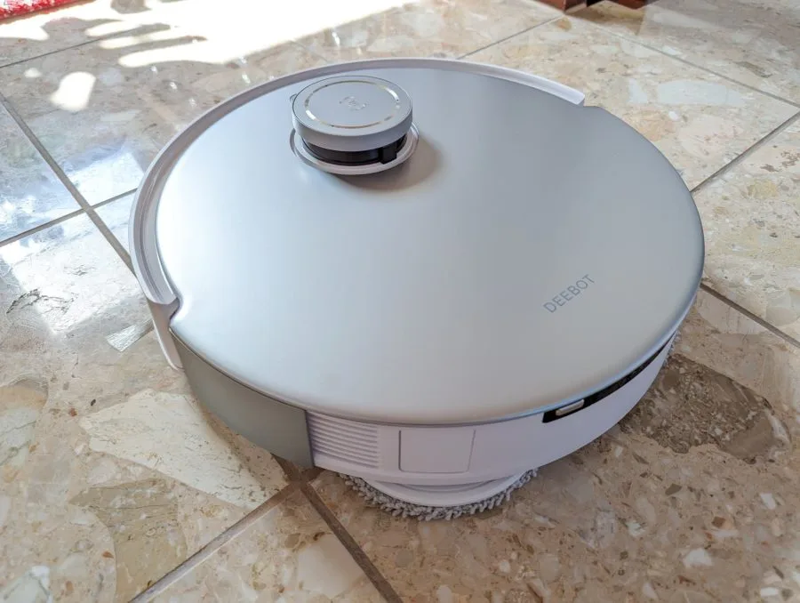 ECOVACS DEEBOT T20 OMNI avec couvercle