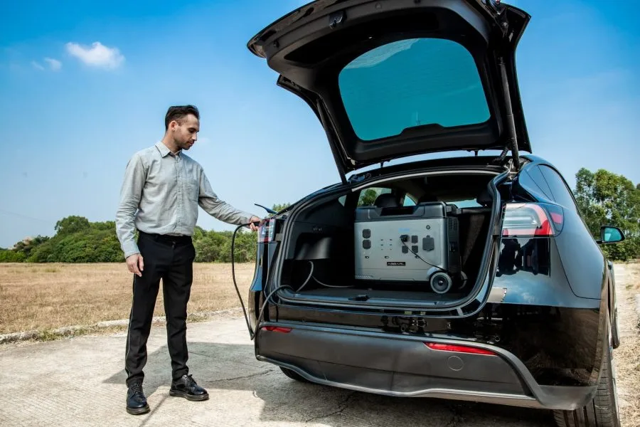 Charge OUKITEL P5000 power station to the car