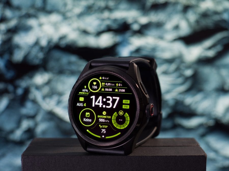 TicWatch Pro 5 active AMOLED display