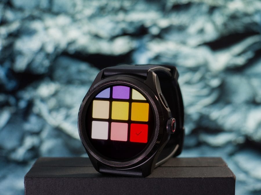 TicWatch Pro 5 FSTN visualizza i colori della retroilluminazione