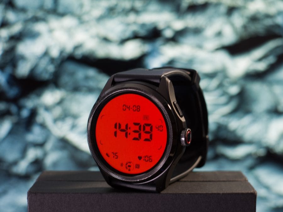 Červené podsvícení TicWatch Pro 5