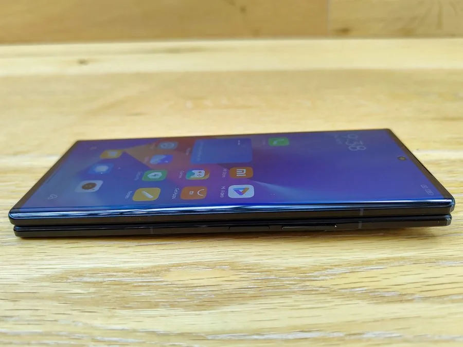 Xiaomi Mix Fold 3 Vorderseite horizontal liegend