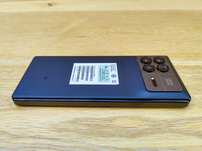 Xiaomi Mix Fold 3 dobrado para trás