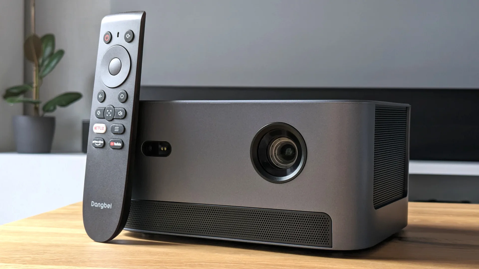 Dangbei Neo Review: Compact projector with Netflix support