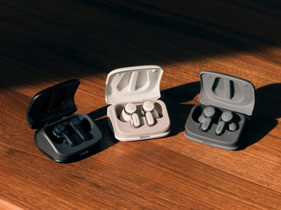 De ATHX-TWX7 in Ash Black, Rich White en Stone Grey, exclusief verkrijgbaar via de Audio-Technica webshop