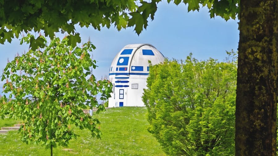 Обсерватория R2D2 в кампусе Цвайбрюккен