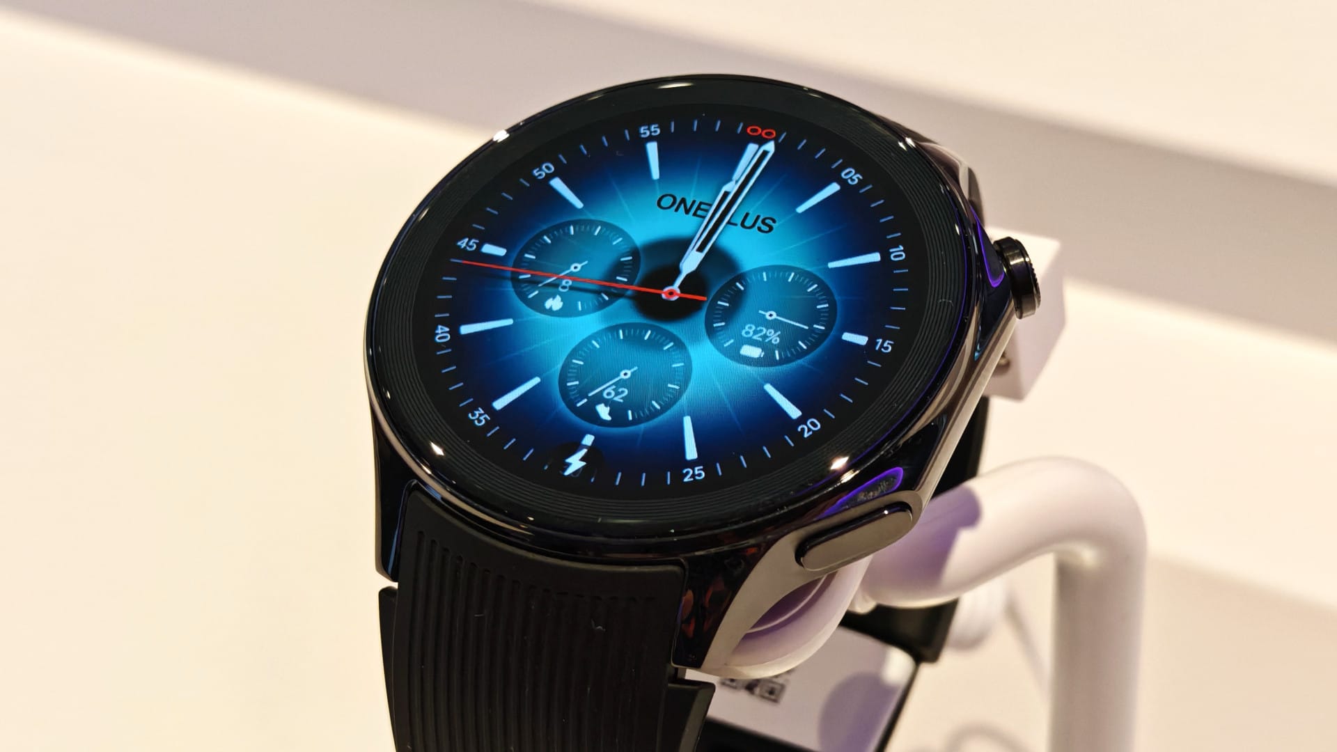 Bohater wiadomości OnePlus Watch 2