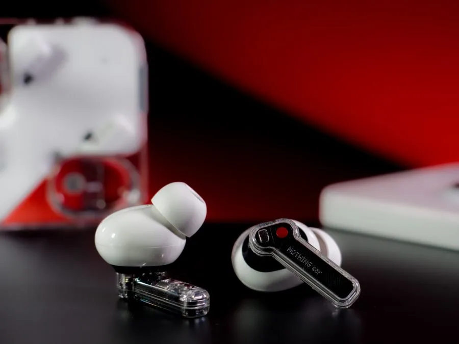 Nothing Ear Earbuds vor Ladecase (1)