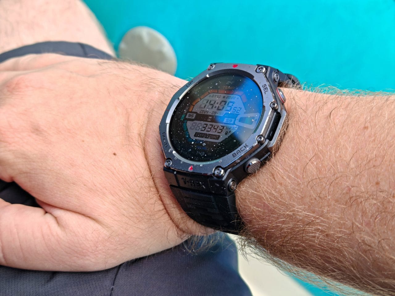 Amazfit T-Rex 3 auf dem Meer