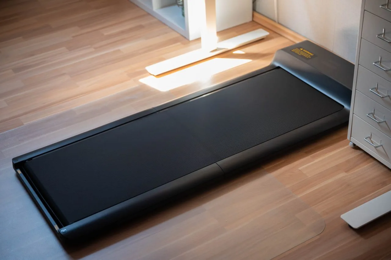 Açıldığında 1432 x 547 x 129 mm boyutundadır.