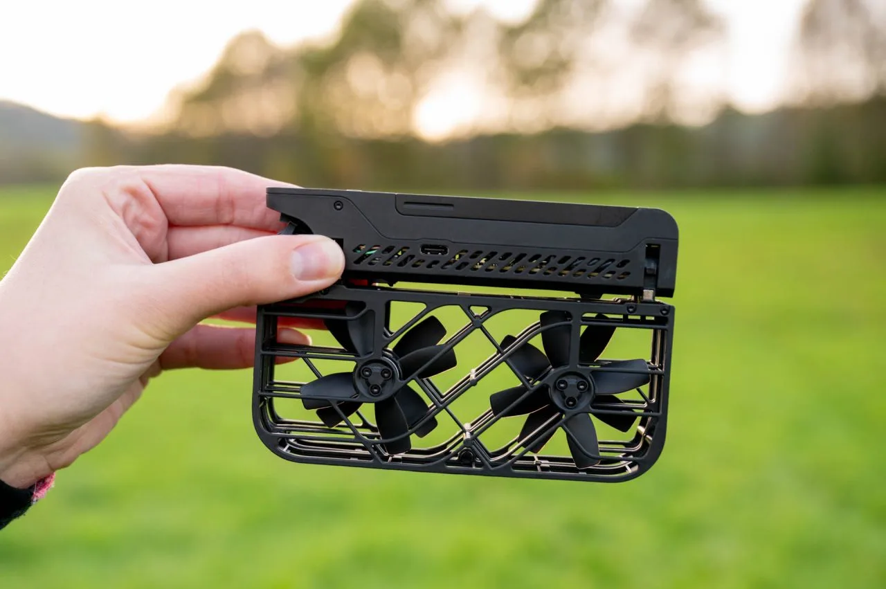 HOVERAir X1 opgevouwen