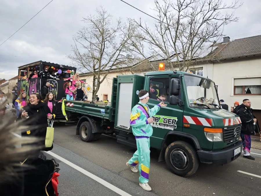 كاميرا Xiaomi 15 الاختبارية في عرض الكرنفال