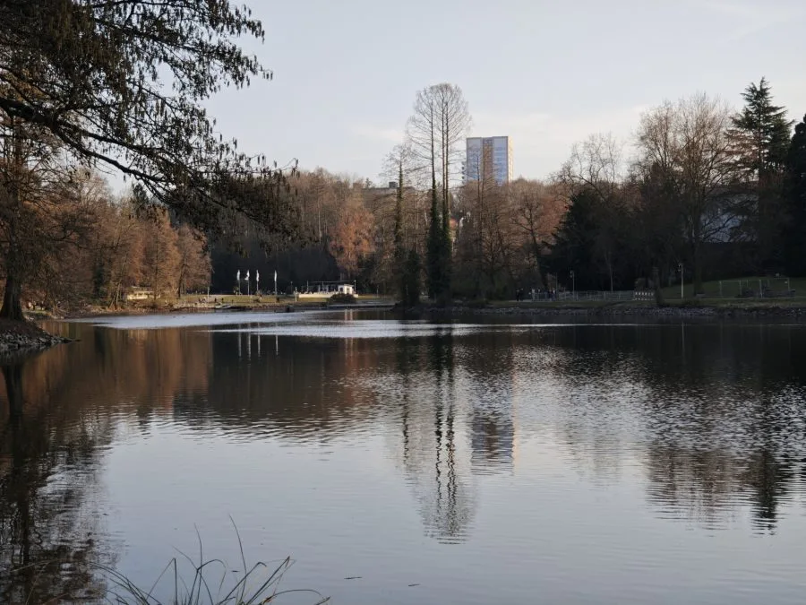 اختبار تصوير هاتف Xiaomi 15 بكاميرا مقربة 2,6x