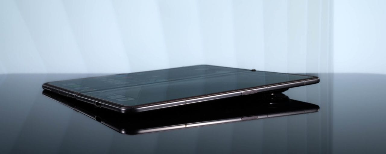 HONOR Magic V3 liegend