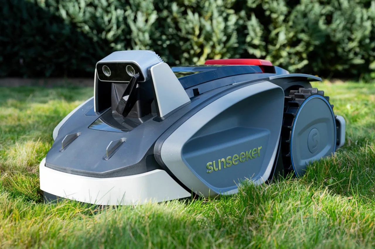 Sunseeker V3 robotgräsklippare framifrån