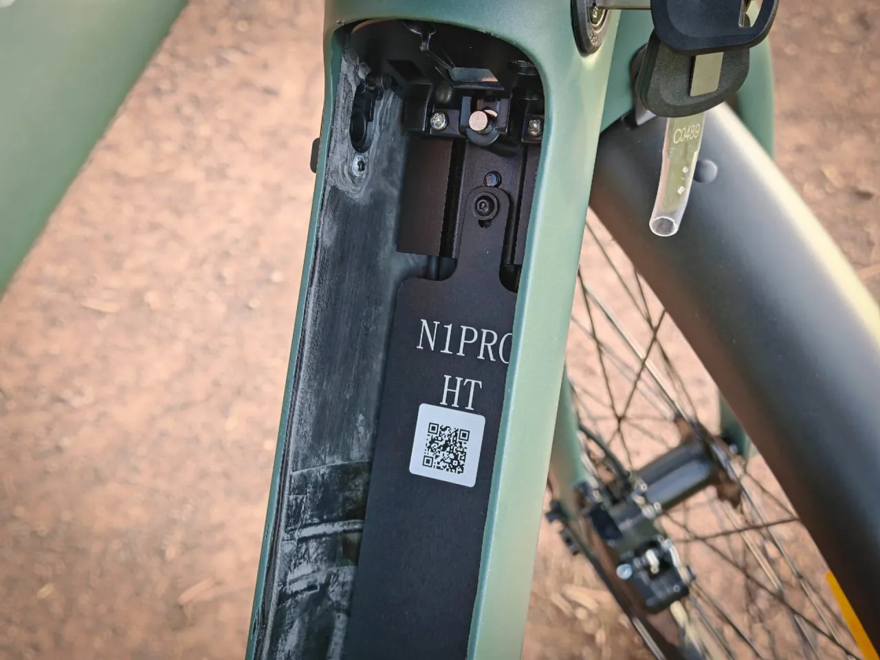 MapFour N1 Pro Akku einsetzen