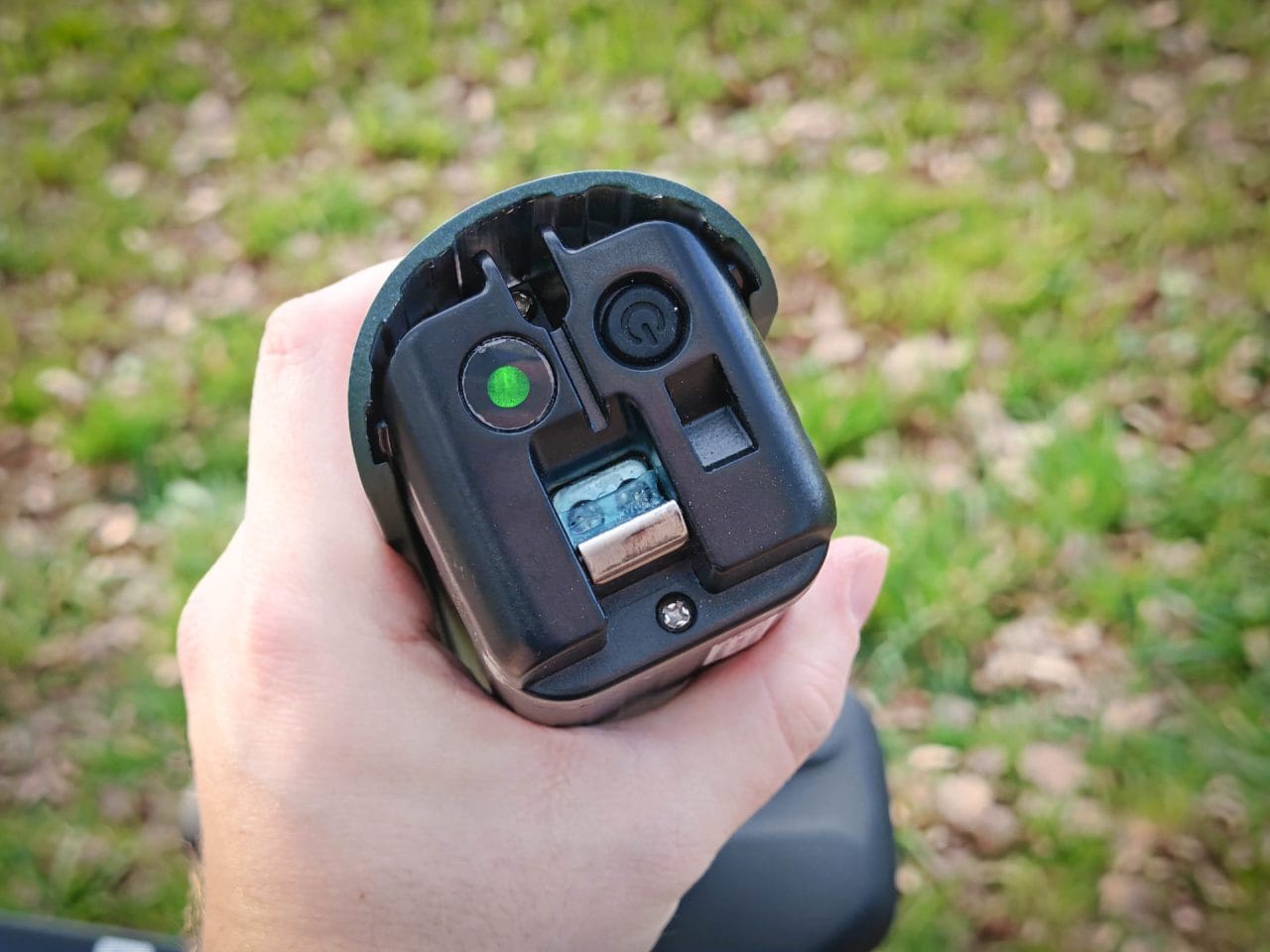 MapFour N1 Pro-batteri med ladeindikator