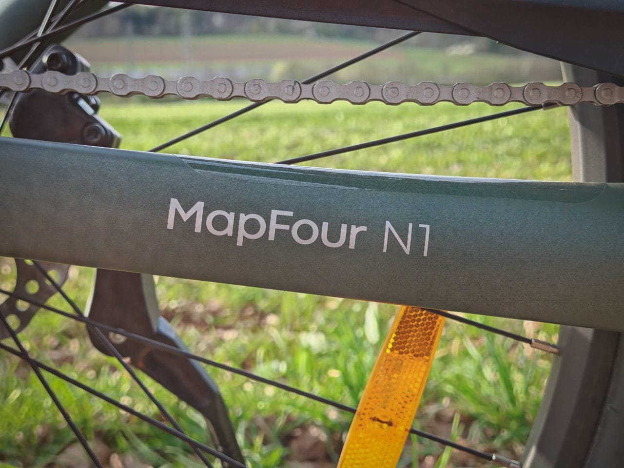 MapFour N1 Pro-skrift på rammen