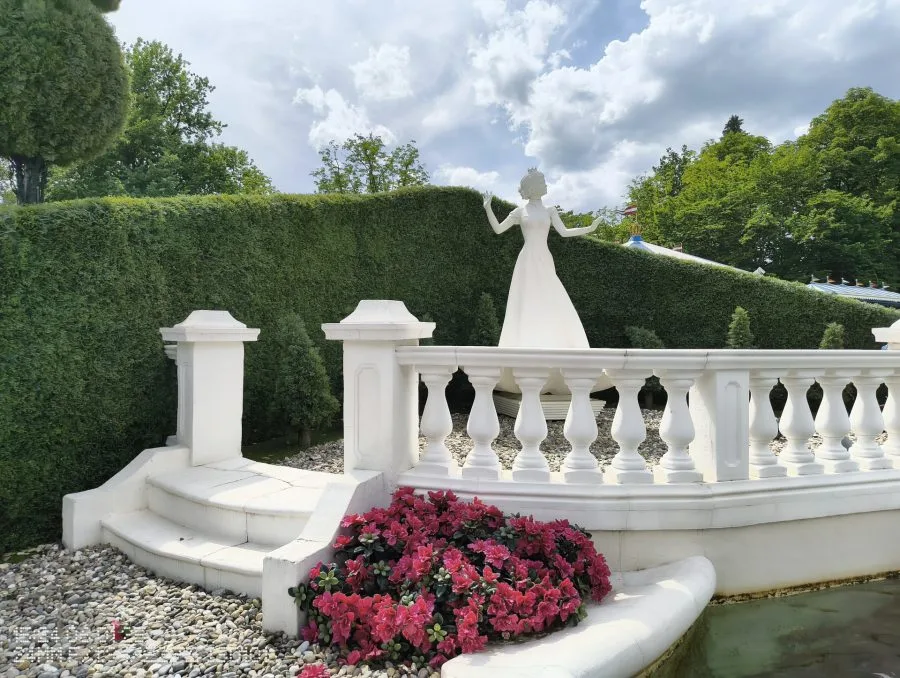 CMF Phone 2 Pro Testaufnahme Prinzessin im Garten