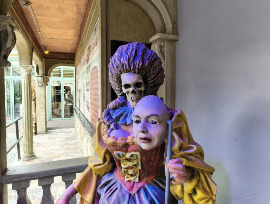 CMF Phone 2 Pro Testaufnahme Figur vor Geisterschloss