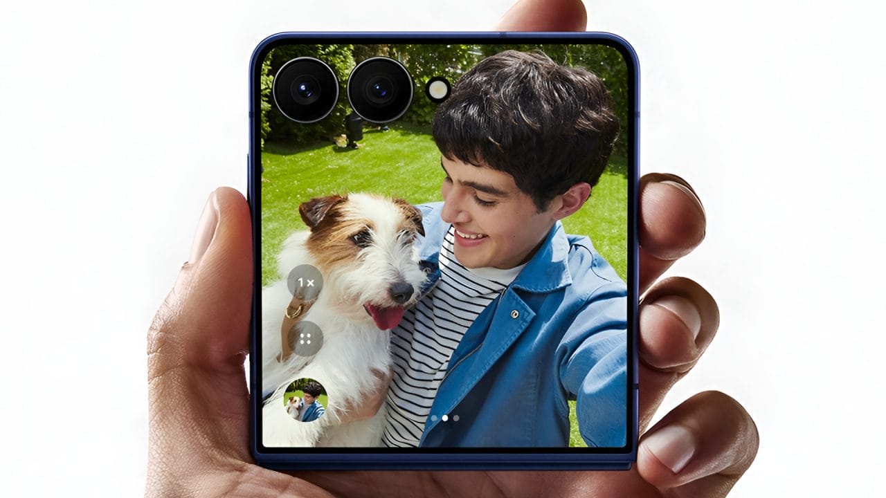 Samsung Galaxy Z Flip7 Lifestyle (2)