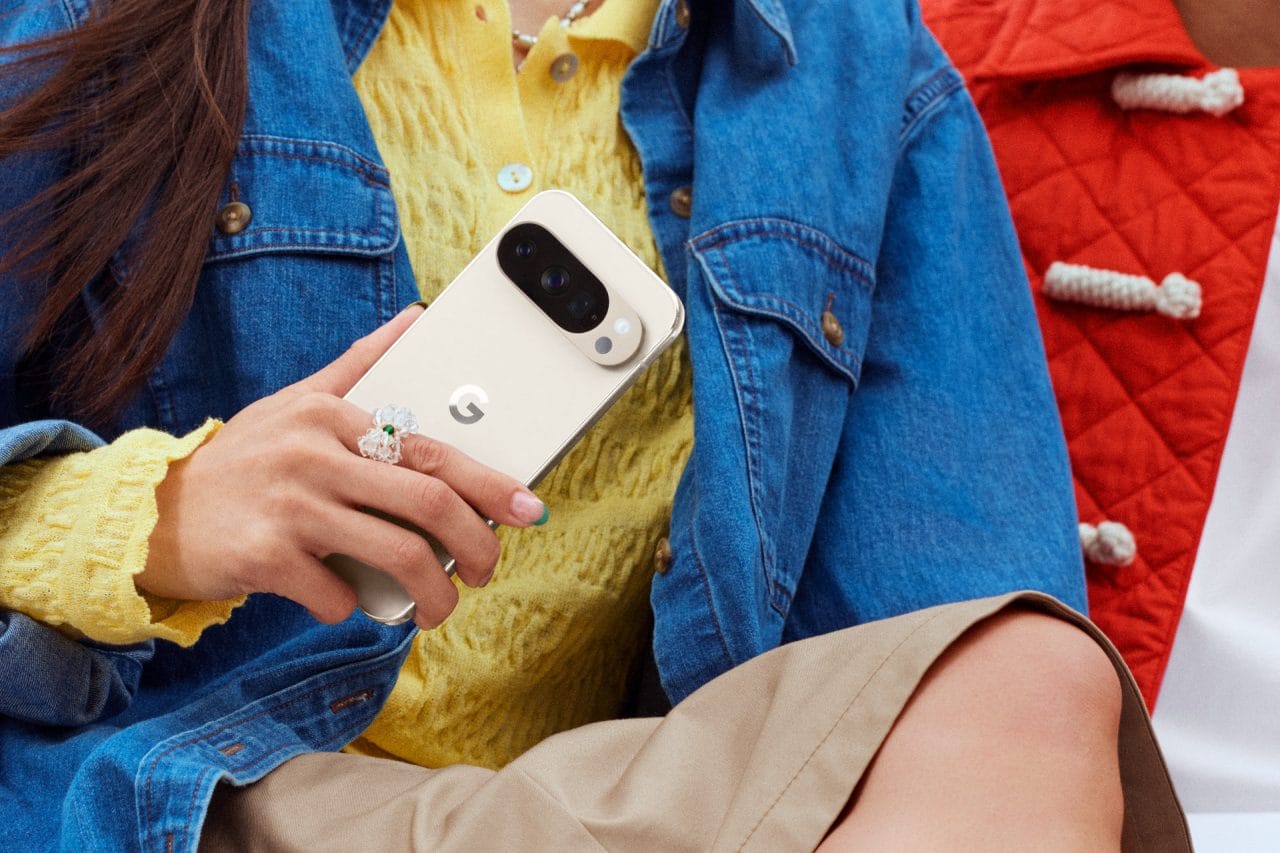 Google Pixel 10 in Porcelain