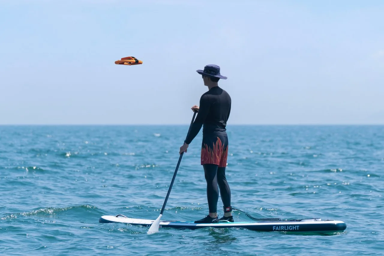 HOVERAir Aqua durante lo standup paddling