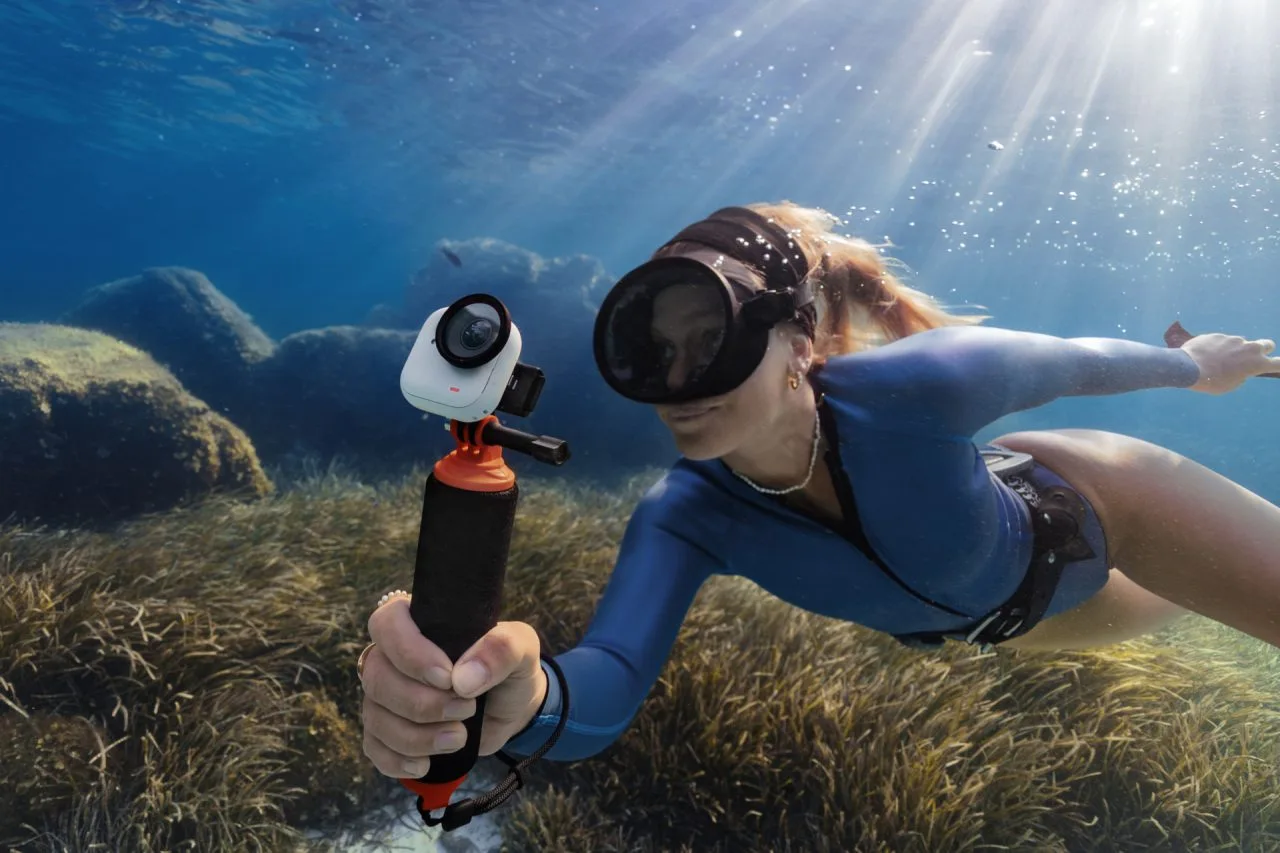 Insta360 GO Ultra diving
