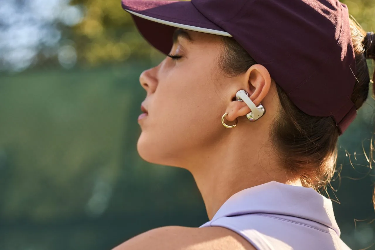 Shokz OpenDots ONE Lifestyle (1)