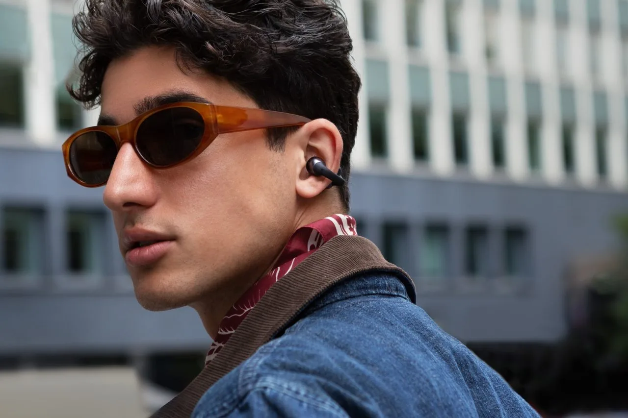 Shokz OpenDots ONE Lifestyle (2)