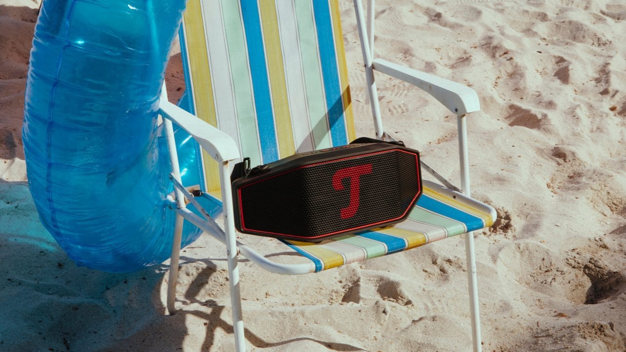 Teufel ROCKSTER CROSS 2 Black am Strand