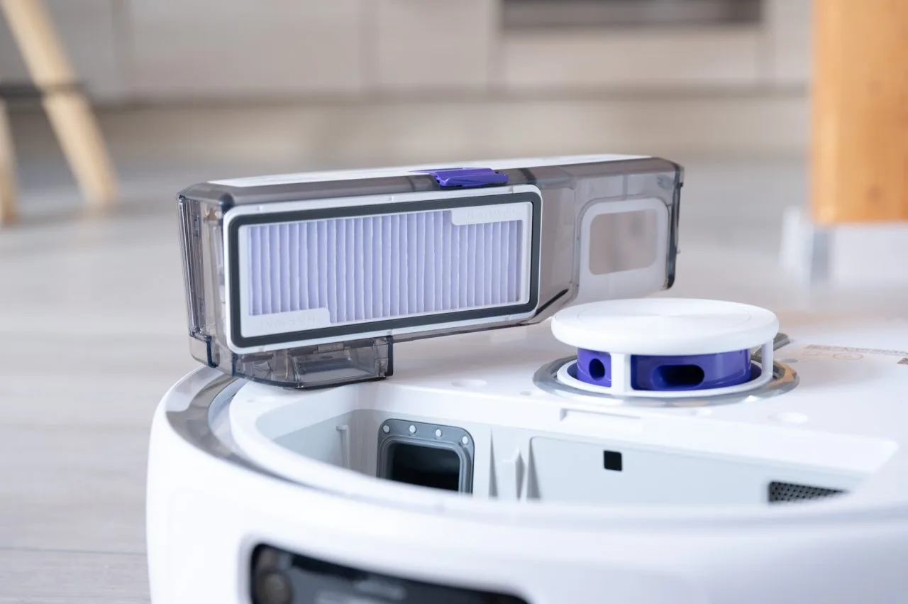 Narwal Freo Z10 Ultra støvbeholder i robotstøvsugeren