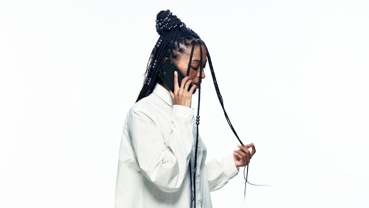 Nothing Phone 3a Lite Lifestyle (2)