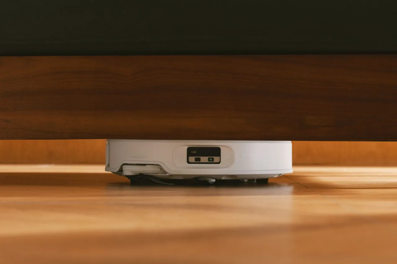 Roborock Curv 2 Pro sous les meubles