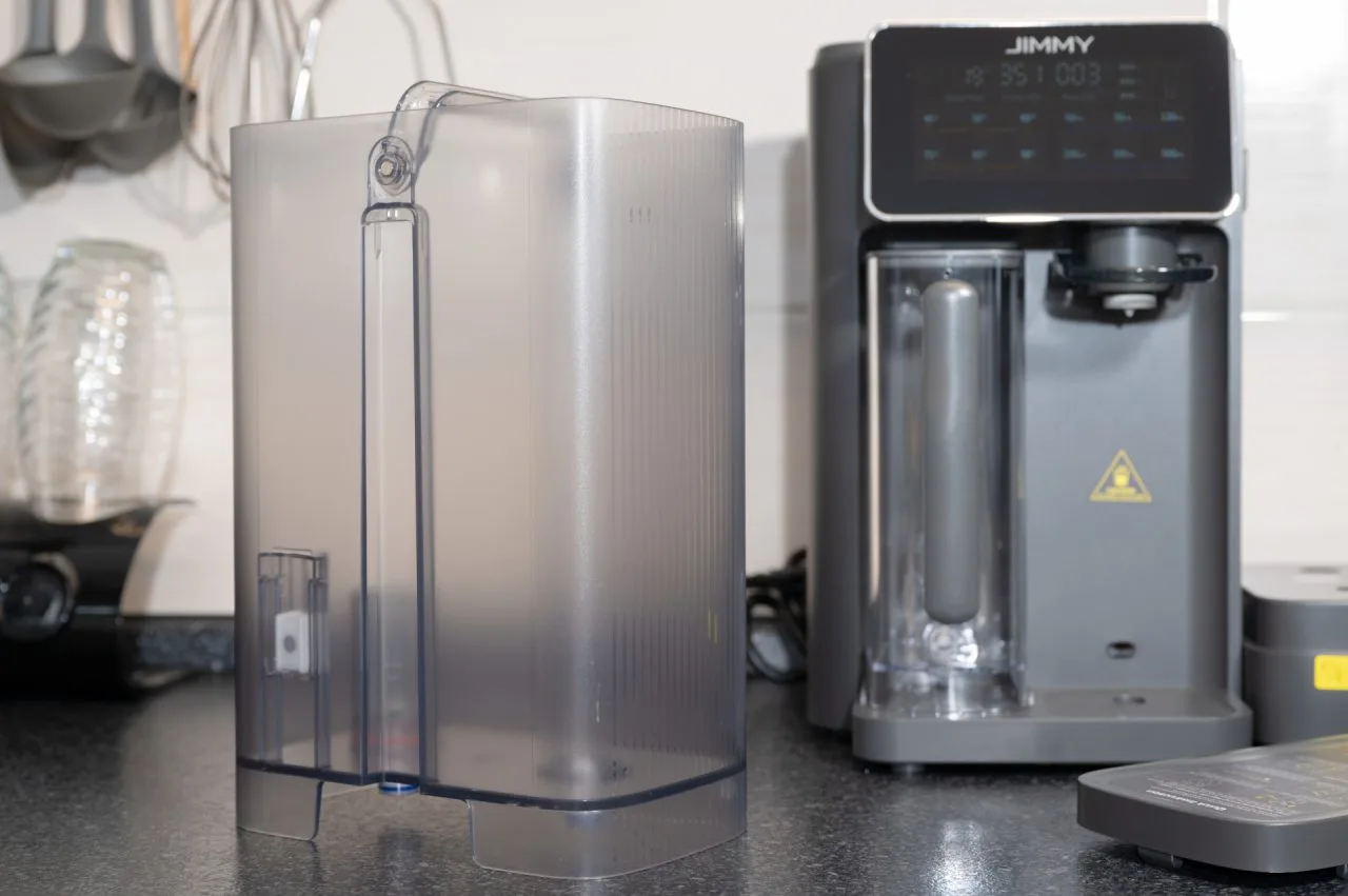 Tanque de água JIMMY R9 na lateral