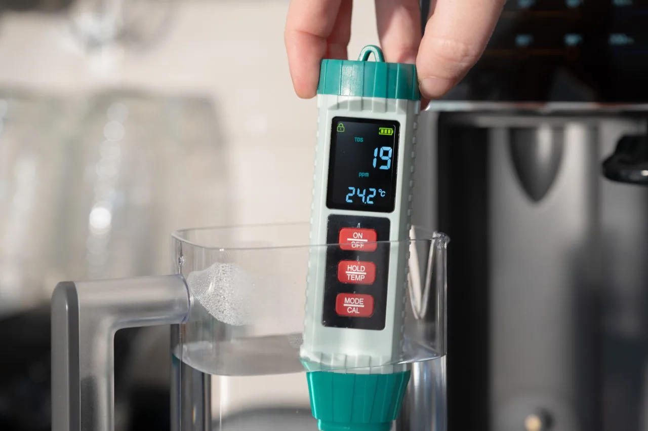 JIMMY R9 medindo água purificada