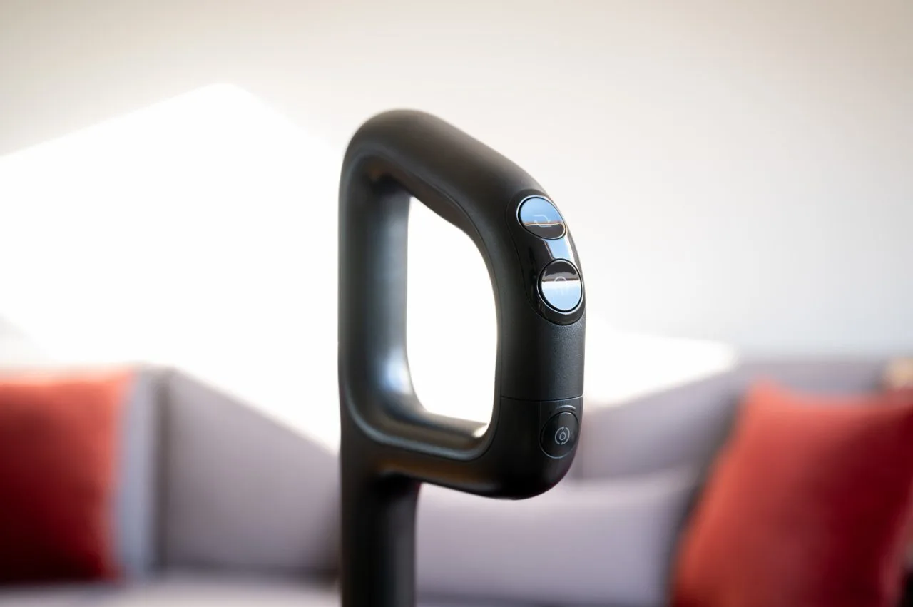 Roborock F25 Ultra-knappar på handtaget