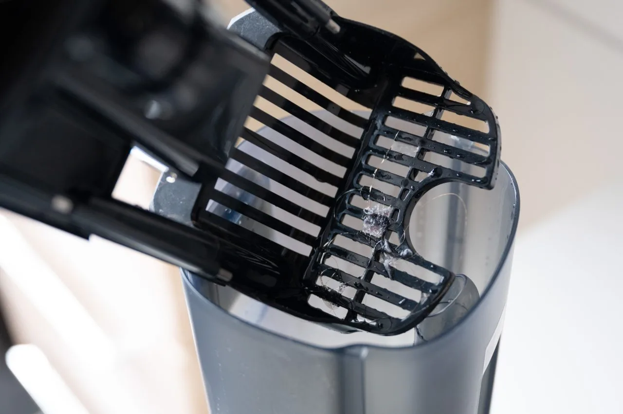 Roborock F25 Ultra grovfilter med smuts